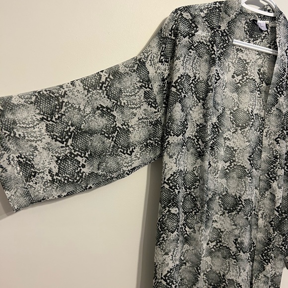 Kimono style top - Picture 4 of 4